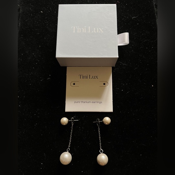 Tini Lux Jewelry - Tini Lux Silver and White Pearl Drop Earrings